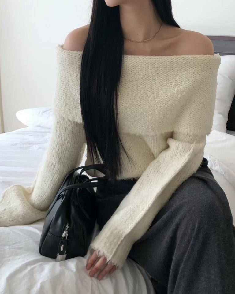 (Premium) Off-Shoulder Sweater