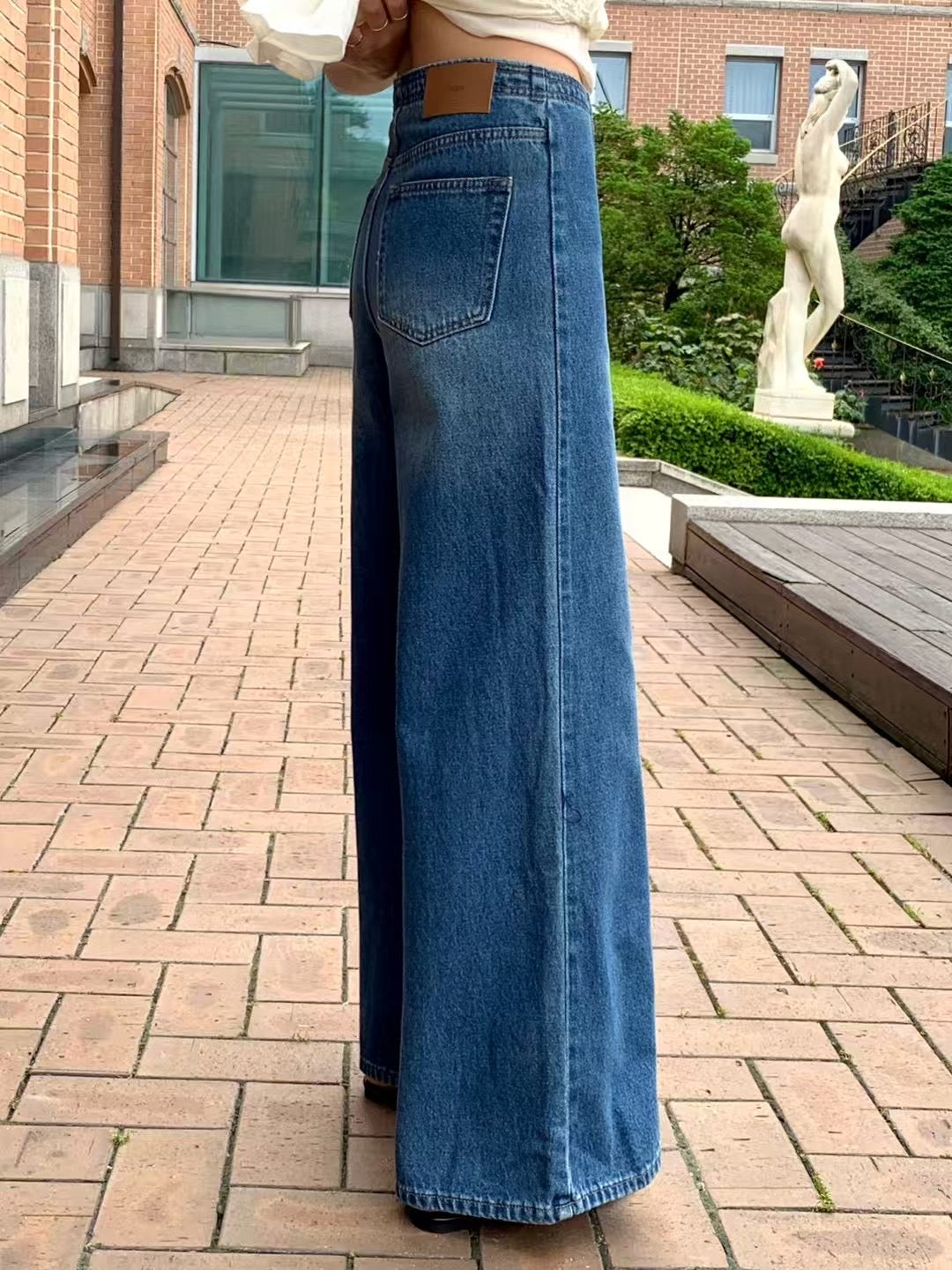 (Premium) Wide-Cut Jeans