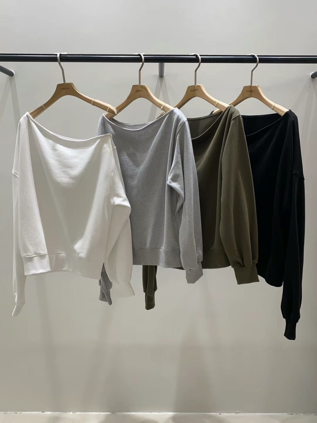 (Premium) Off-Shoulder Sweater Tee