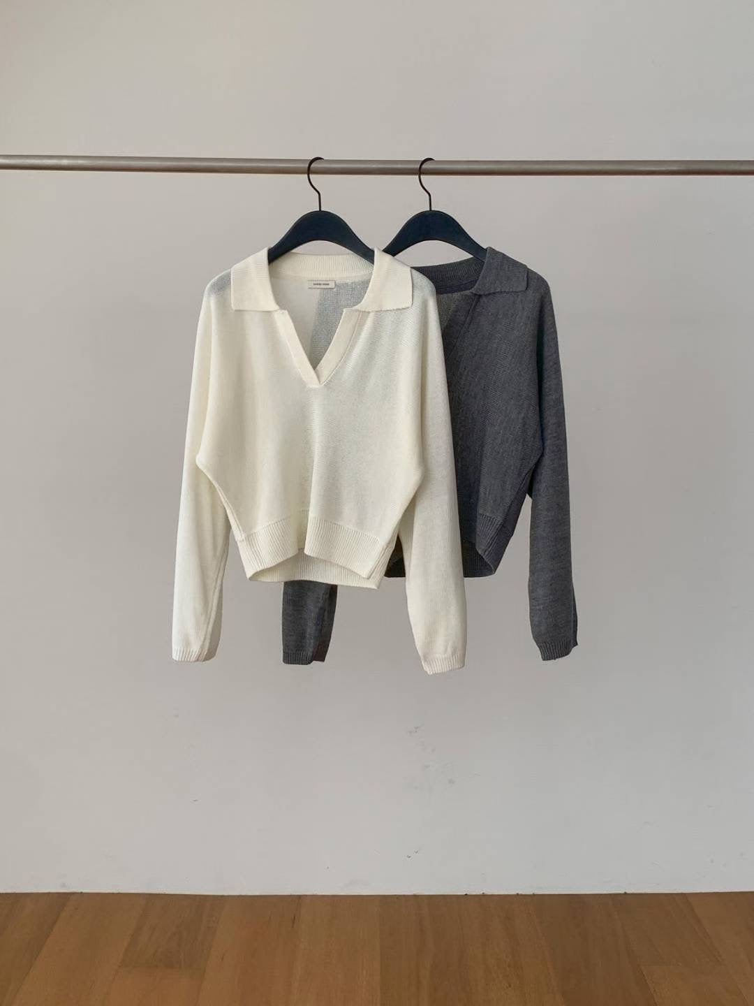(Premium) V-Neck Collar Knit Blouse