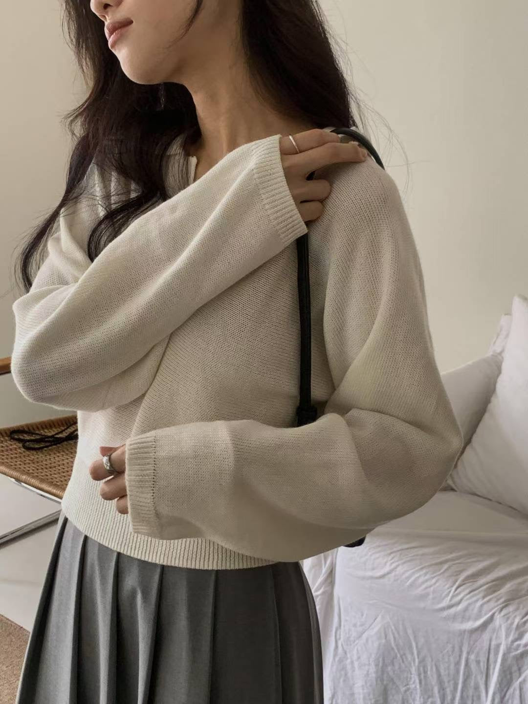 (Premium) V-Neck Collar Knit Blouse