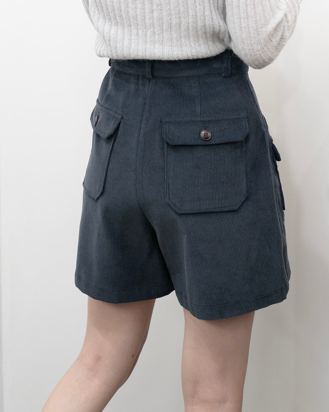 (PREMIUM) Layers Pockets Corduroy Shorts