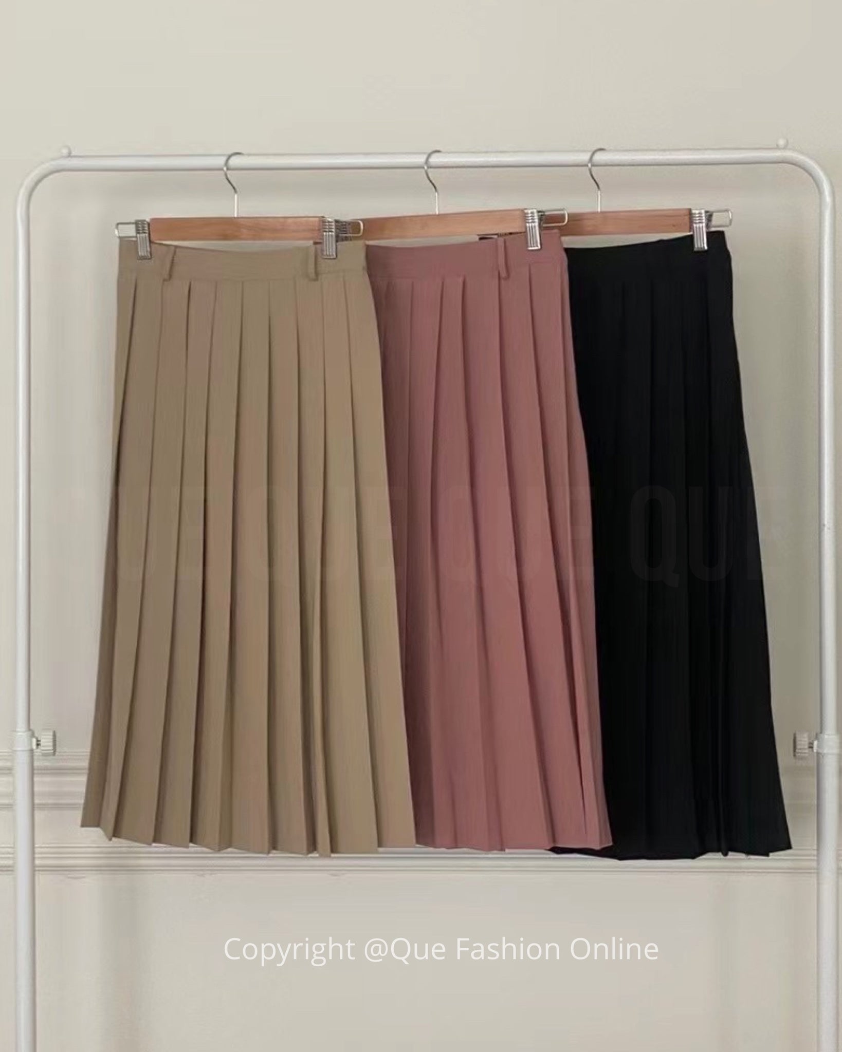 Pleated Skirt w/ Cow Leather Belt