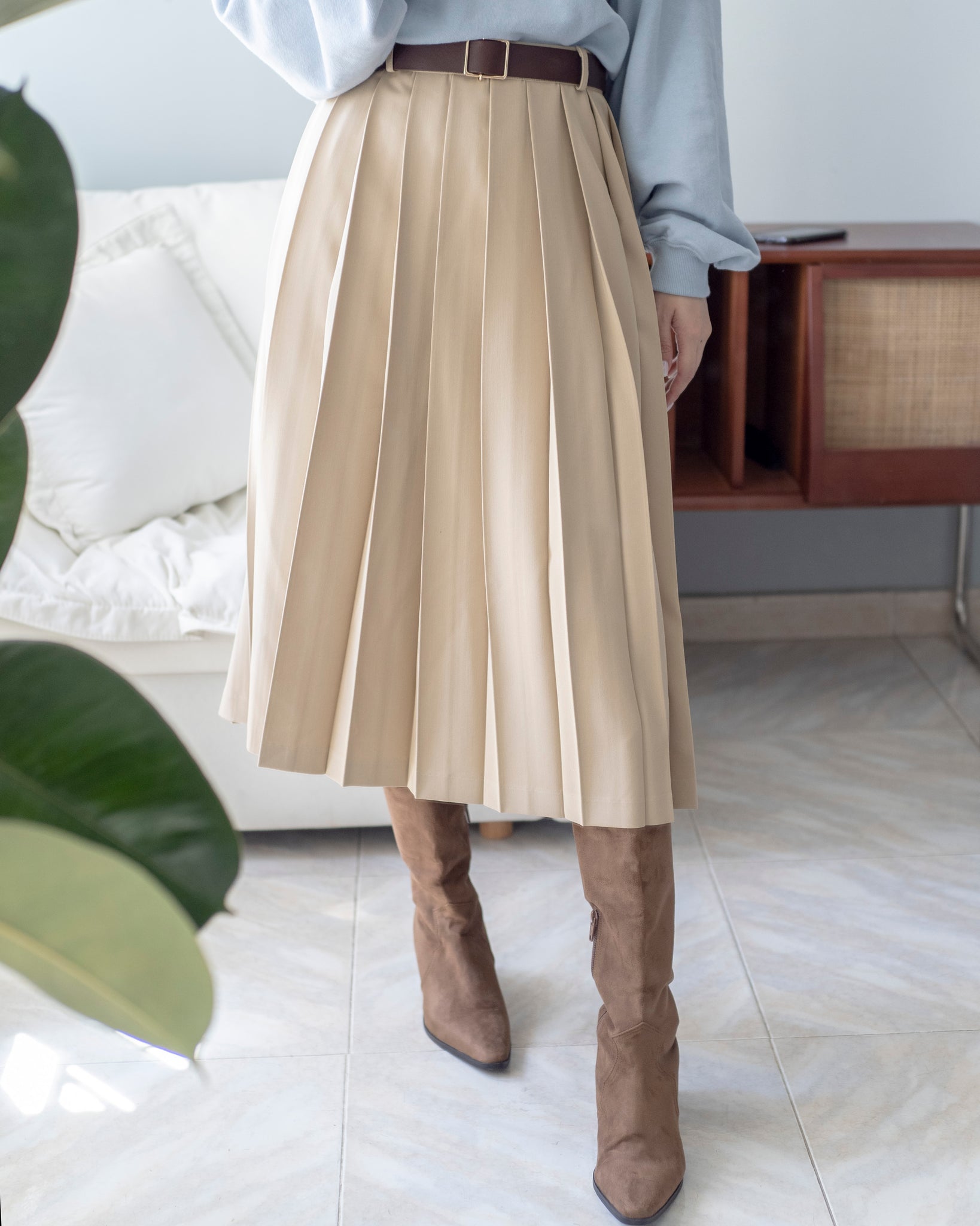 Pleated Skirt w/ Cow Leather Belt