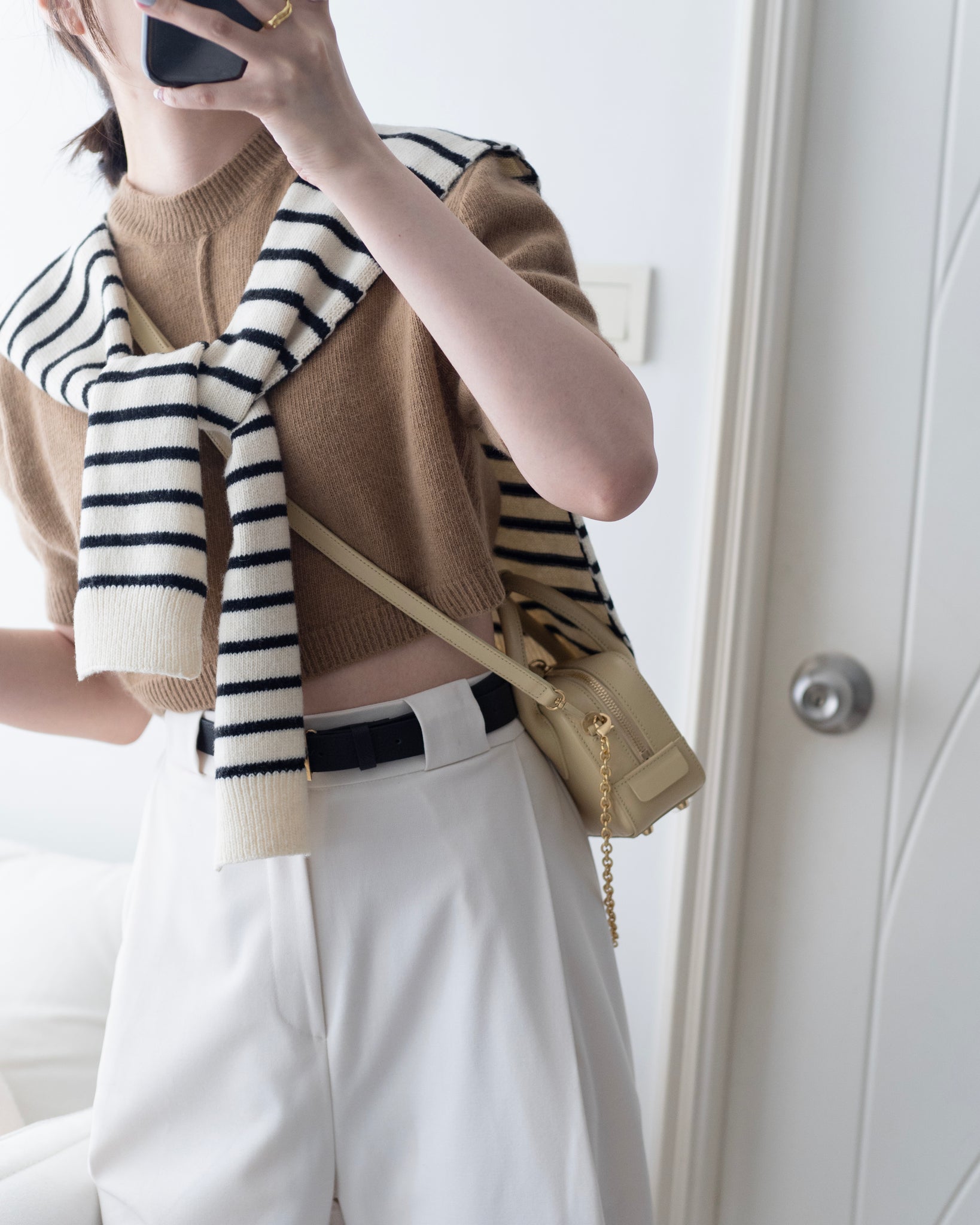 Line Crop Knit Top